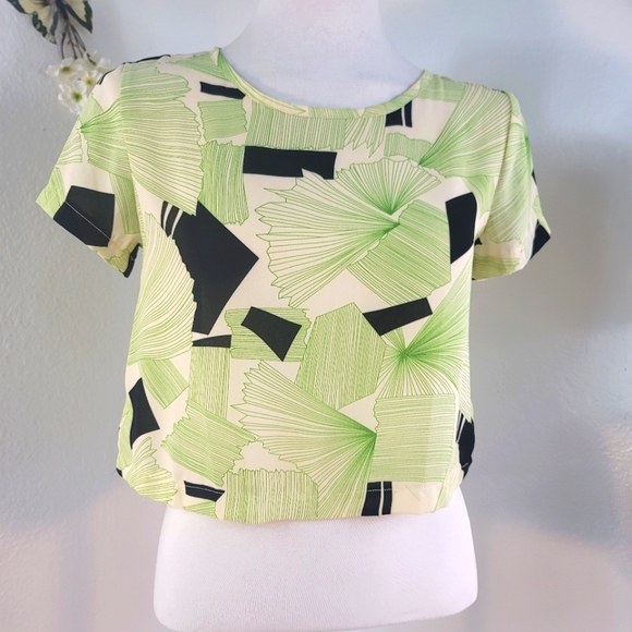 Astr Tops - REVOLVE ASTR ABSTRACT PRINT SHORT SLEEVE CREWNECK LIGHTWEIGHT WOMEN'S TOP SMALL